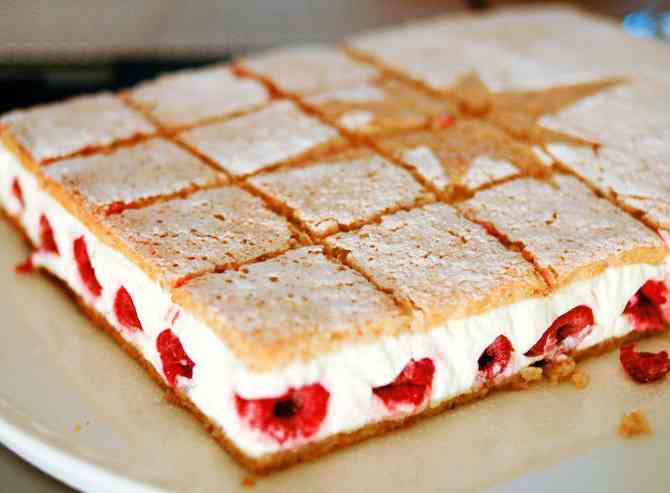 Raspberry Macaron Aux Framboises Cake Recipe
